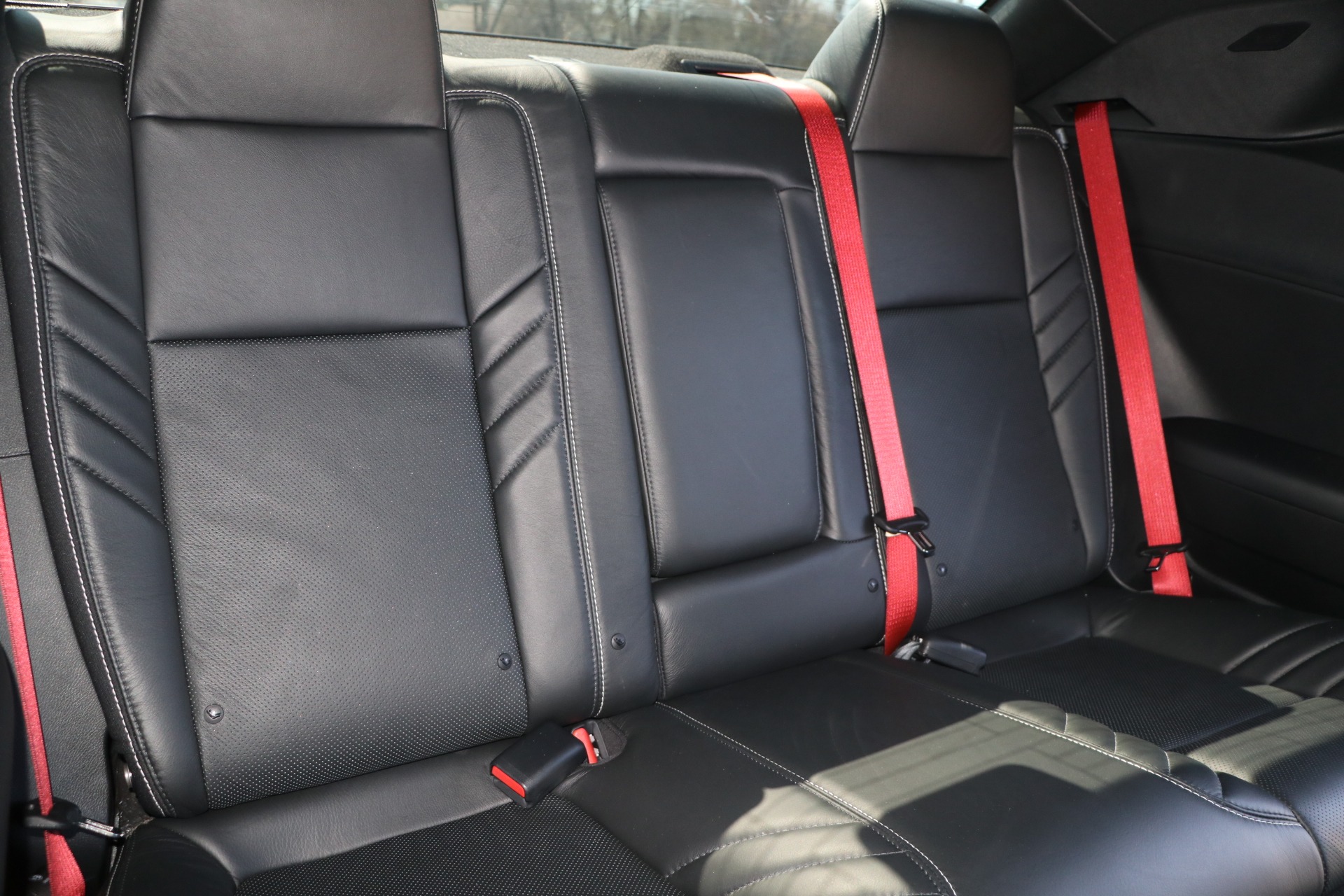 Dodge challenger red seat cheap belts