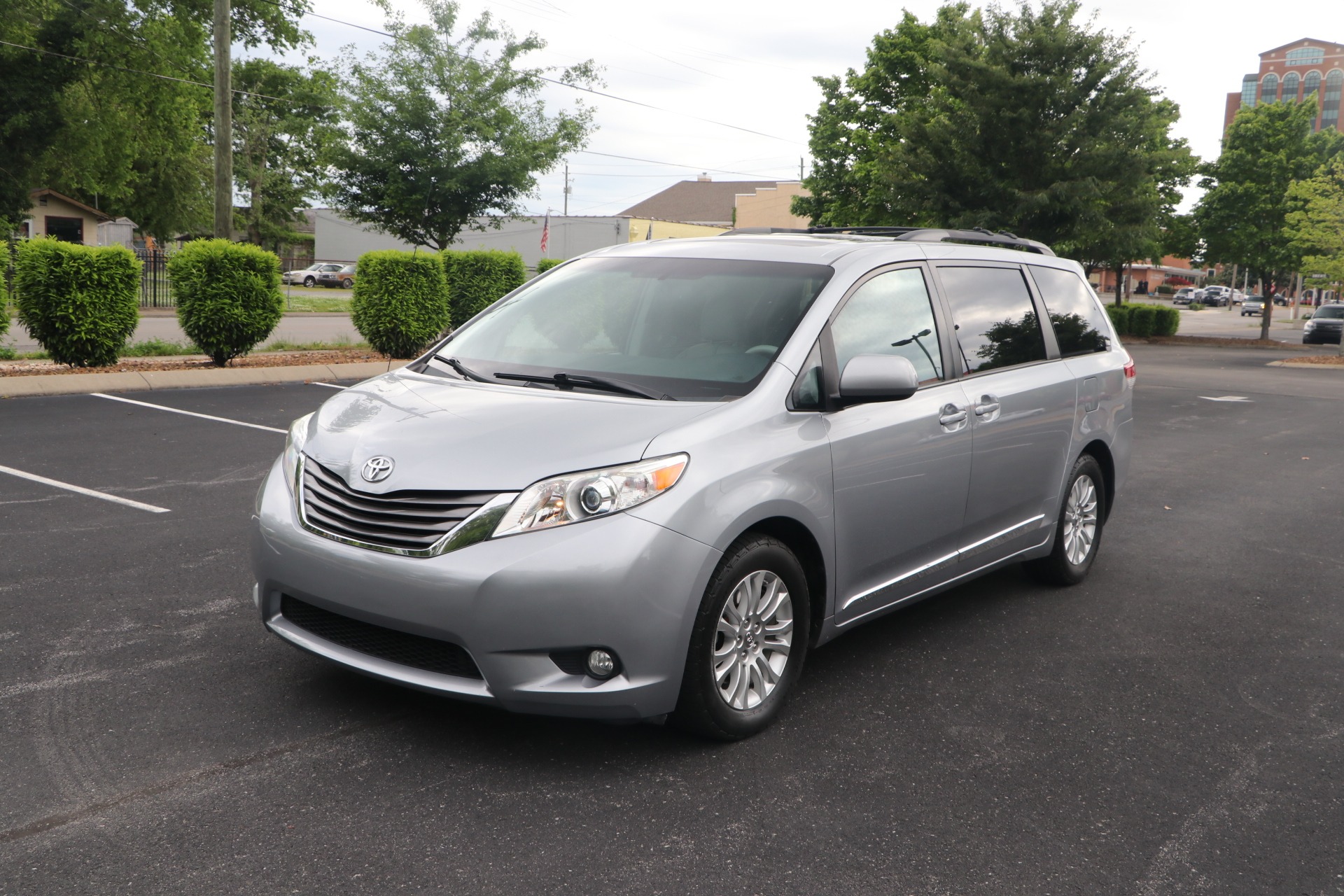 Toyota sienna xle store 2011