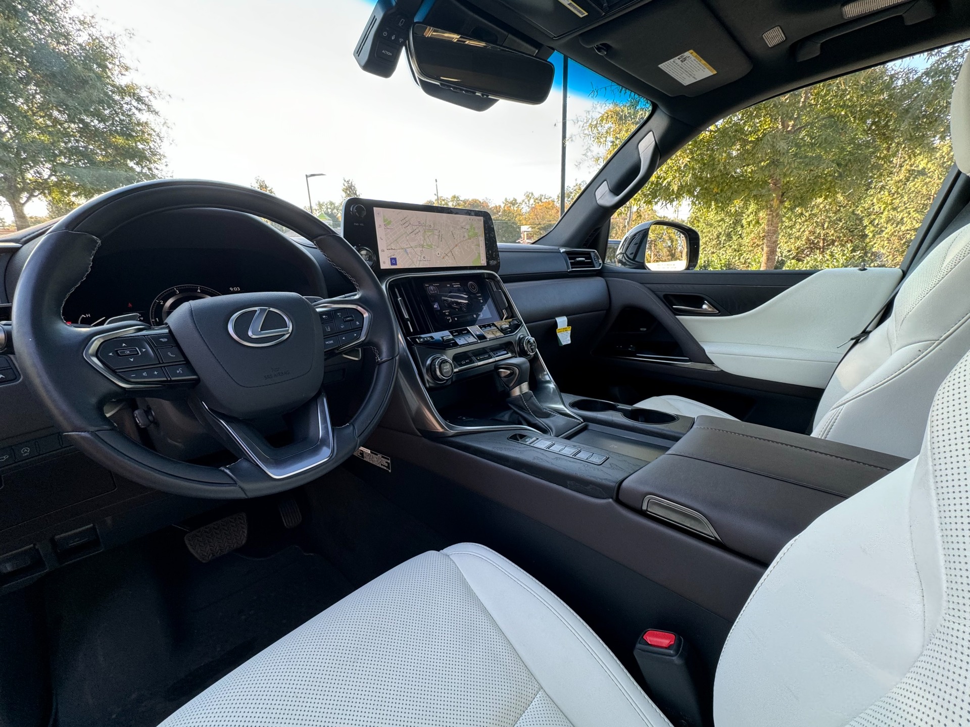 2023 Lexus LX Luxury photo 10