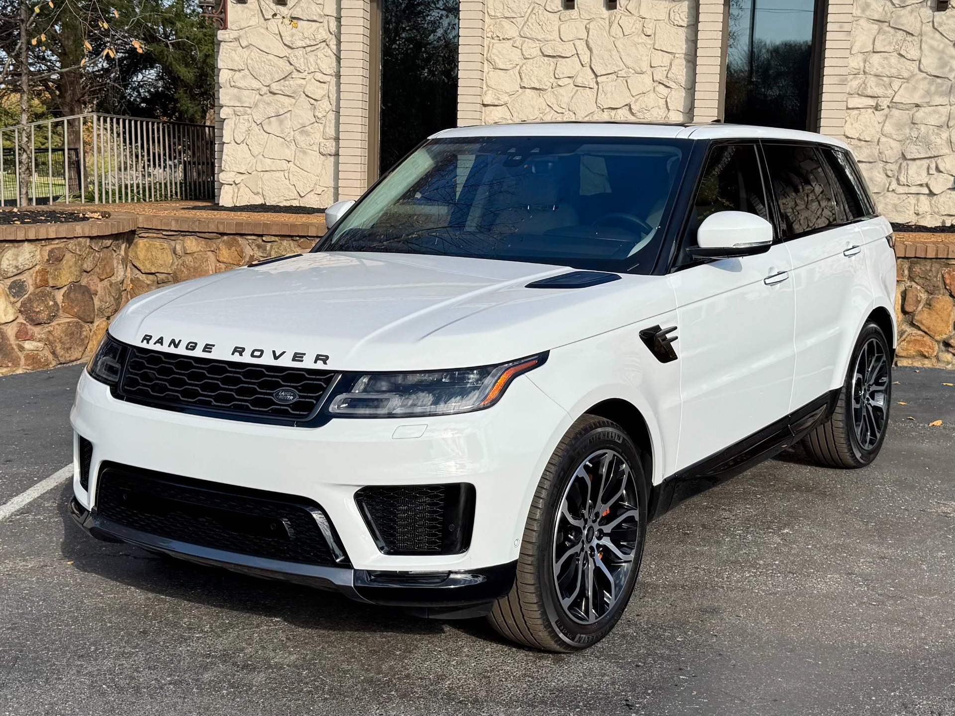 2021 Land Rover Range Rover Sport HSE Silver Edition photo 2