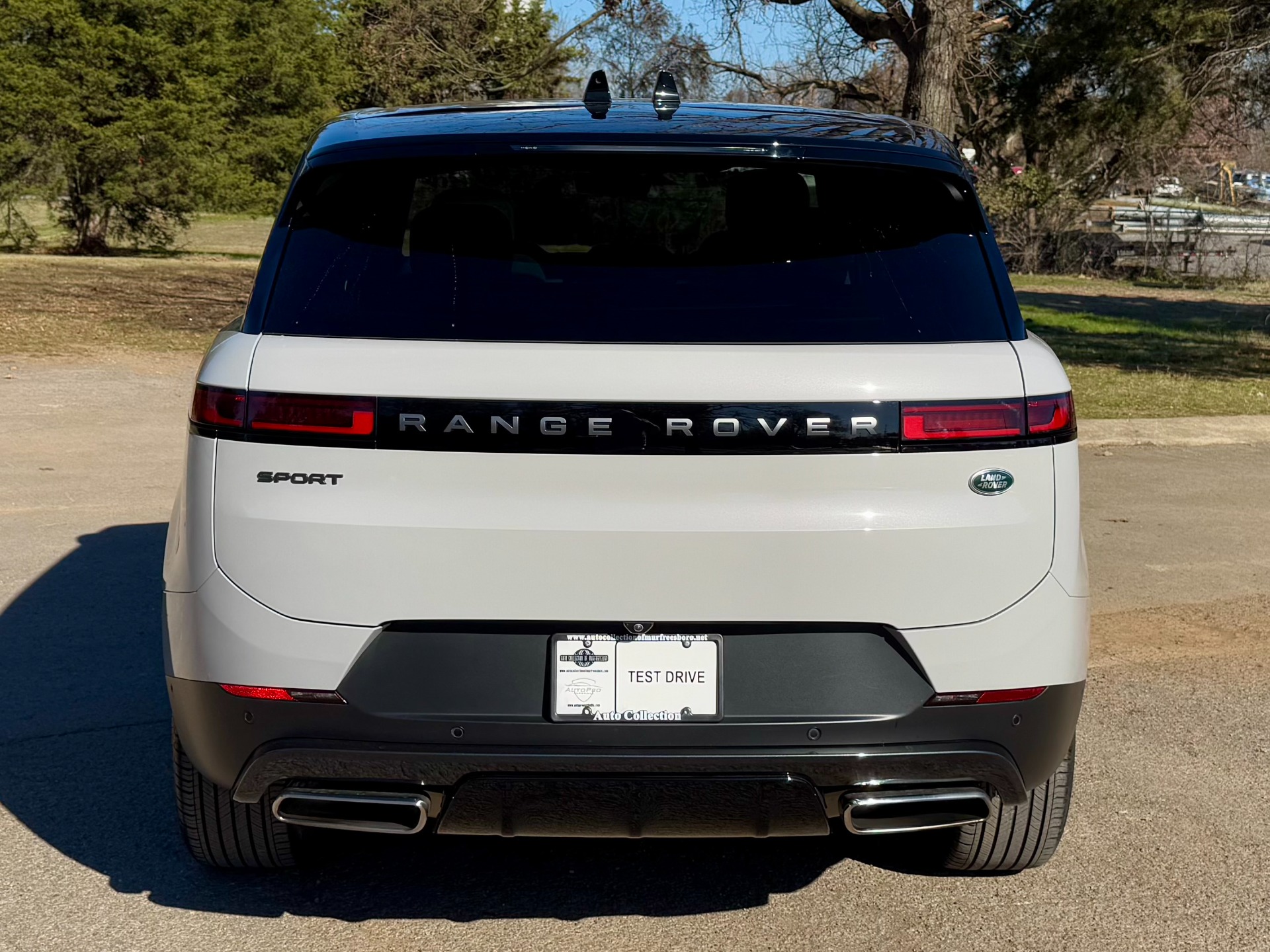 2023 Land Rover Range Rover Sport SE photo 4