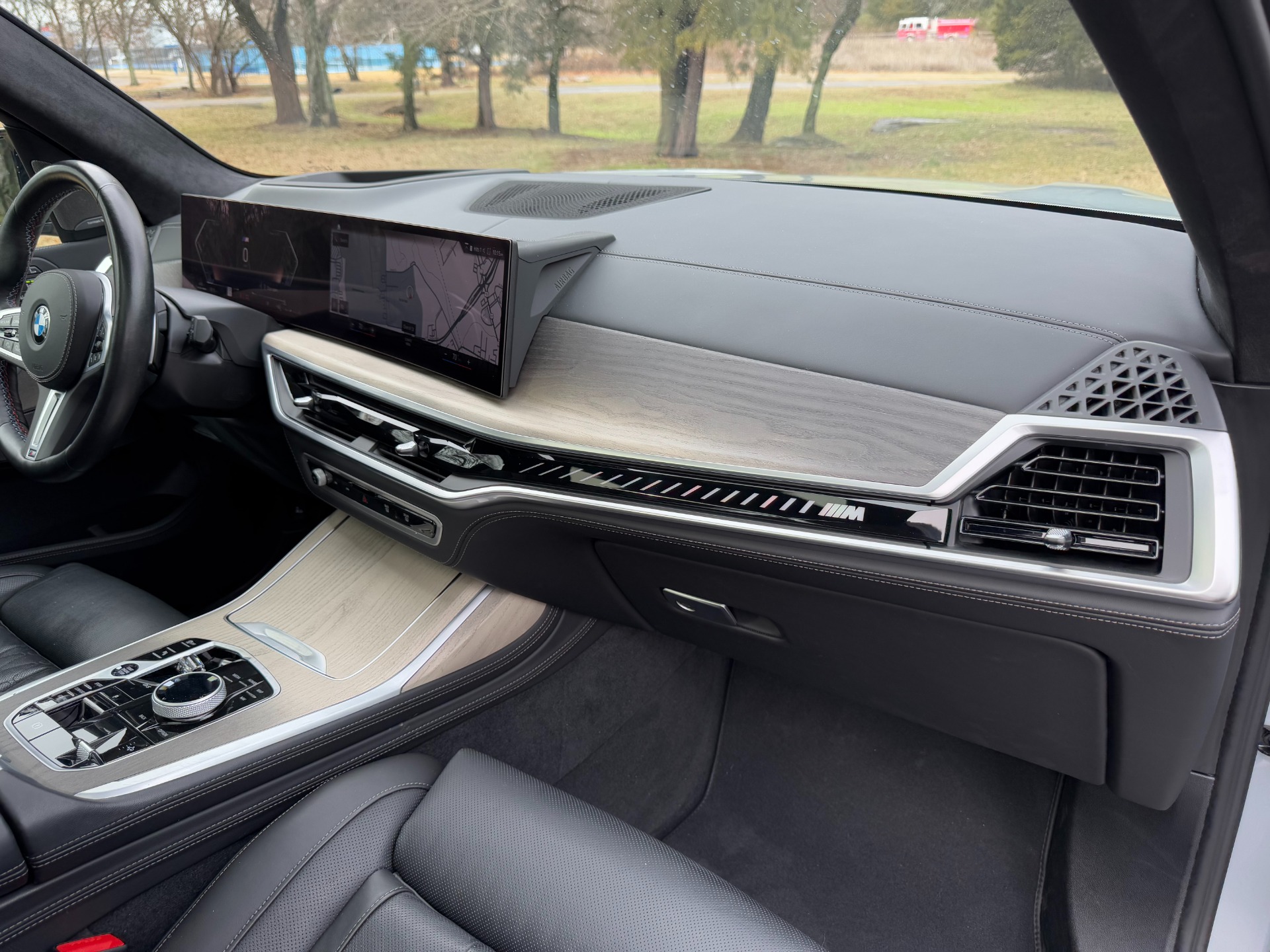 2023 BMW X7 M60i photo 27